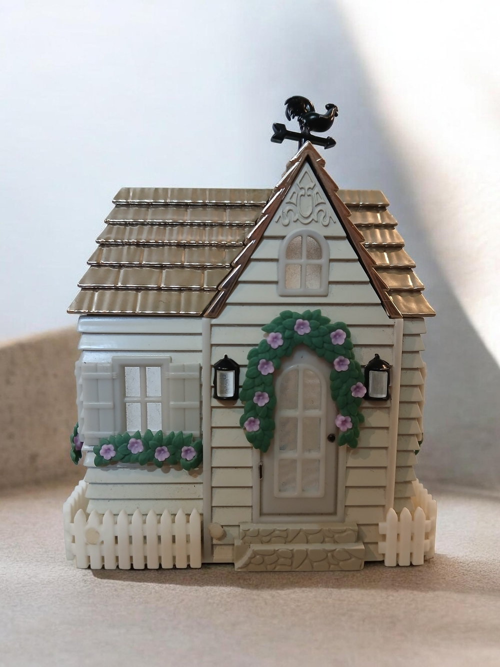 Bath And Body Works Wallflower Cottage  with Pink Floral Accents